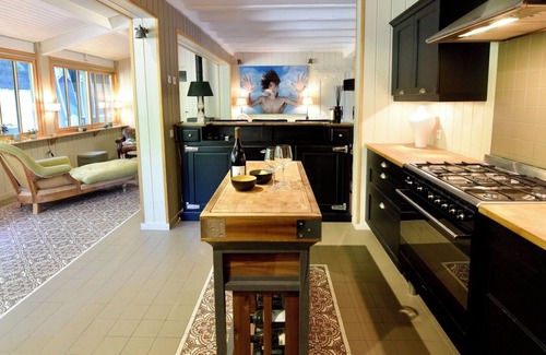 Piraillan House | Wonderfully newly renovated Landaiser house with heated pool