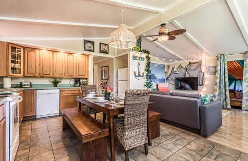 Lenexa House | Wonders of the World