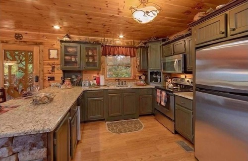 Gatlinburg - Pigeon Forge Cabin | WONDROUS VIEWS in your Backyard! LUXE Log Cabin Experience! 5 Minutes to Town!