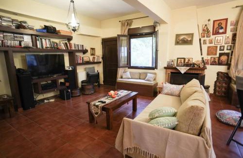 Kefalochori House | Wood & Chill