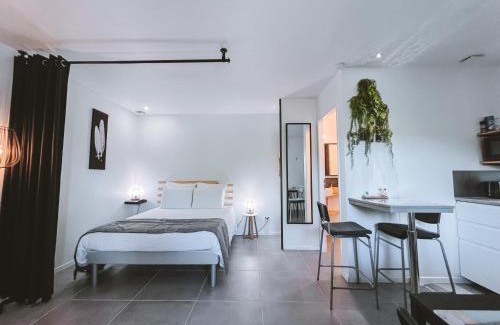 Laveyron Apartment | WOOD - Gîte meublé & confort Drôme - Écolodgîte