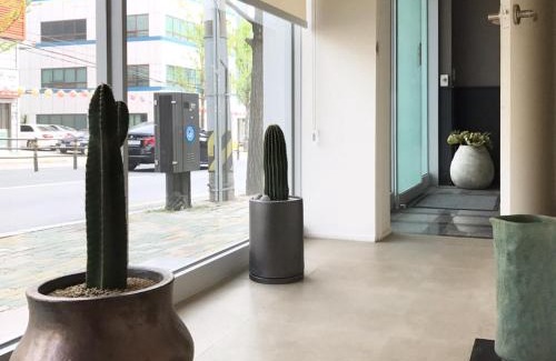 Suyeong-Gu Hotel | Wood House Hotel