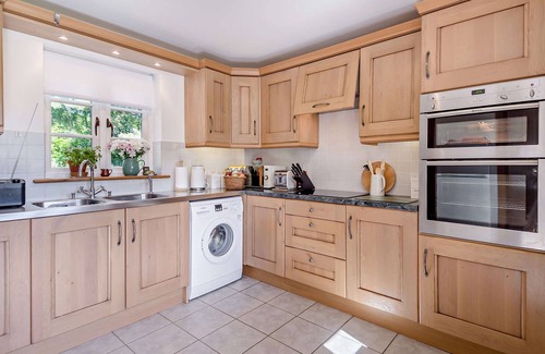 Ipswich House | Wood Lodge - Two Bedroom House, Sleeps 4
