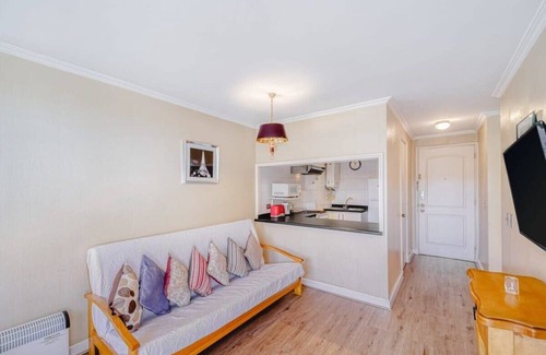 Renaca Apartment | Wood View 2BR W/Wifi, Parking & View