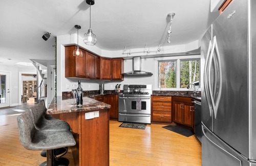 Bellaire House | Wooded & Quiet, but Downtown. Spacious Home w/Smokeless Fire Pit, Barrel Sauna