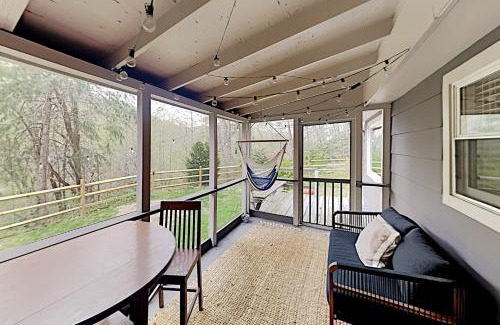 Hendersonville House | Wooded Retreat