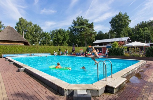 Otterlo Ski Chalet | Wooden chalet near De Veluwe National Park