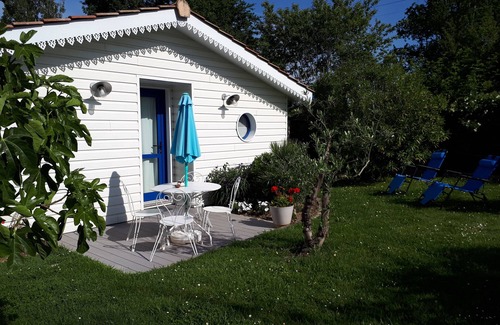 Salleboeuf Cottage | Wooden house Gironde Near Bordeaux, air-conditioned and quiet