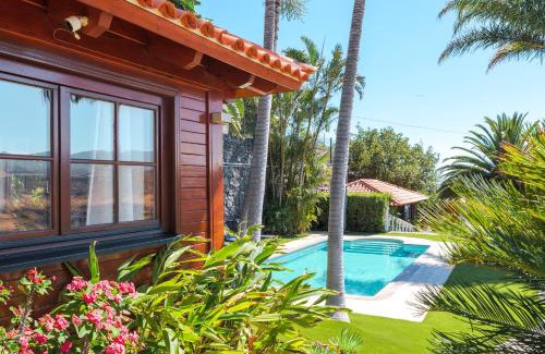 San Cristobal de La Laguna House | Wooden House with Private Pool Lush Garden