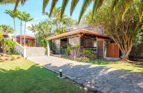 San Cristobal de La Laguna House | Wooden House with Private Pool Lush Garden