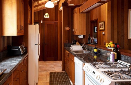 Inverness House | Woodhaven | MCM Inspired Getaway w/Amazing Views