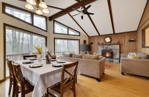 Lake Harmony Estates House | Woodland Escape-0.6Mile to Lake Beach Pet Friendly