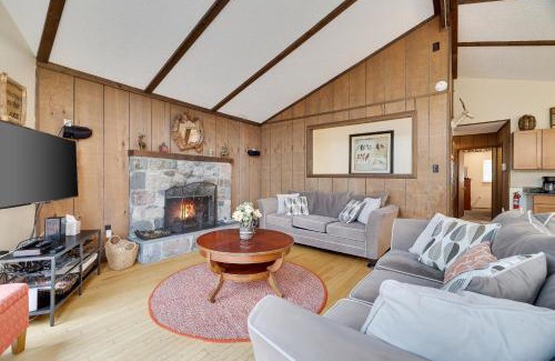 Lake Harmony Estates House | Woodland Escape-0.6Mile to Lake Beach Pet Friendly