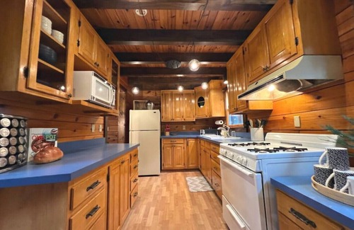 Tylersville House | Woodland Farm/Mountain Views- Wasson Woods Retreat