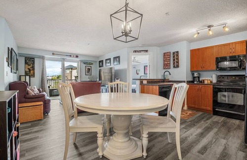 East Kootenay Apartment | Woodland Haven | Hot Tub | Pool | Central