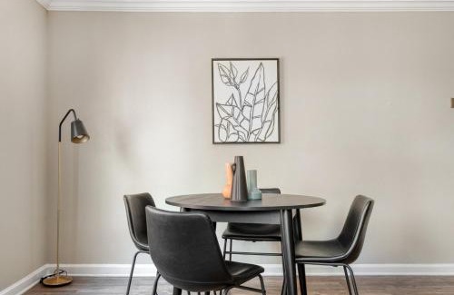 Woodland Hills Apartment | Woodland Hills 1BR w Gym WD Pool nr 101 LAX-683