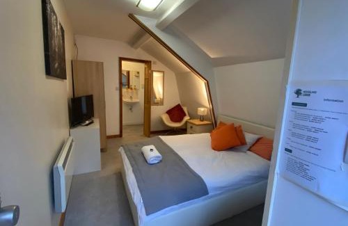 Hoddesdon House | Woodland Lodge