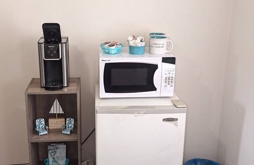 Coudersport Cabin | Woodland Retreat: A Rare Cabin by the Seaside l Sleep 2