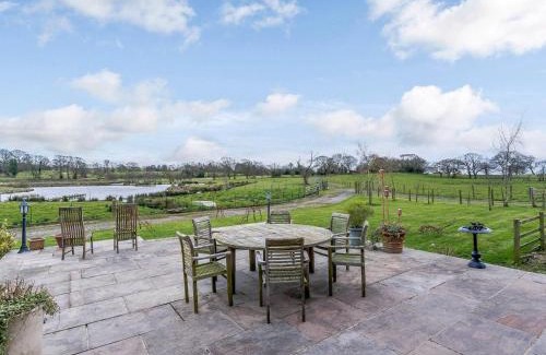 Preston House | Woodpecker Cottage