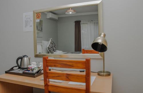 Kempton Park House | Woodpecker's Inn Guest House