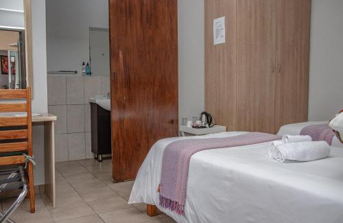 Kempton Park House | Woodpecker's Inn Guest House