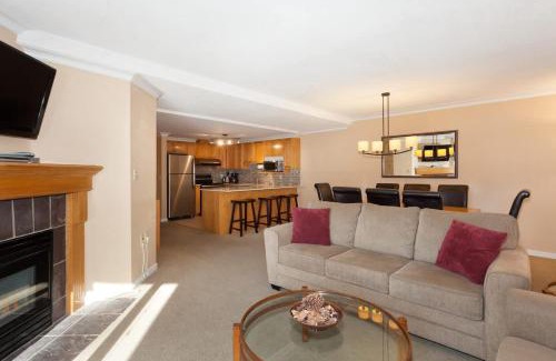 Upper Village House | Woodrun Lodge 302 | Large Condo w/Shared Heated Pool & Large Hot Tub