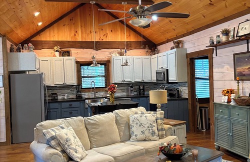 Morganton Cottage | WOODSIDE COTTAGE, a charming cabin in a gated community Blue Ridge Mtns of N.GA.