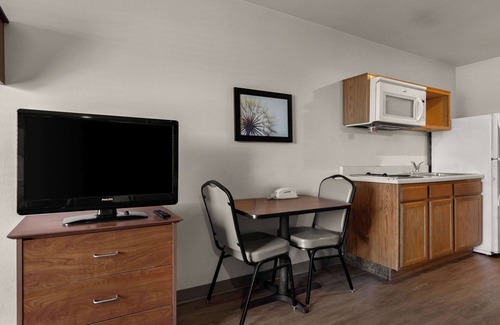 Champaign Hotel | WoodSpring Suites Champaign near University