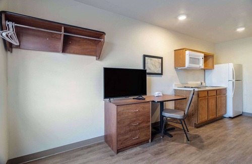 Champaign Hotel | WoodSpring Suites Champaign near University