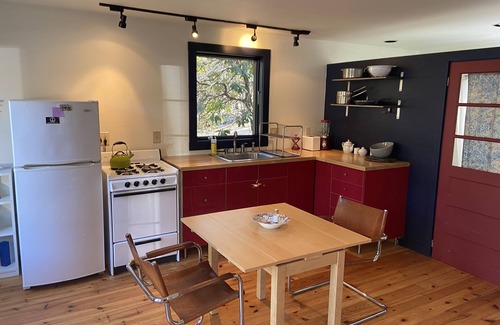 Bearsville Cottage | Woodstock Cooper Lake Cottage