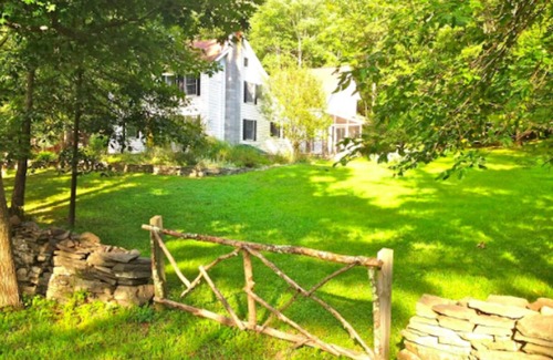 Mount Marion House | Woodstock MCMstyled house 60acres hottub Woodstock