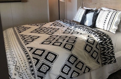 Glenville Ski Chalet | Woodsy Cabin @ Lake Glenville- minutes to marina & brewery