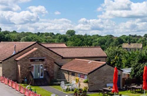 Knaresborough Apartment | Woofles Luxury Caravan at Knaresborough Lido