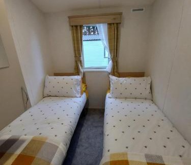 Knaresborough Apartment | Woofles Luxury Caravan at Knaresborough Lido