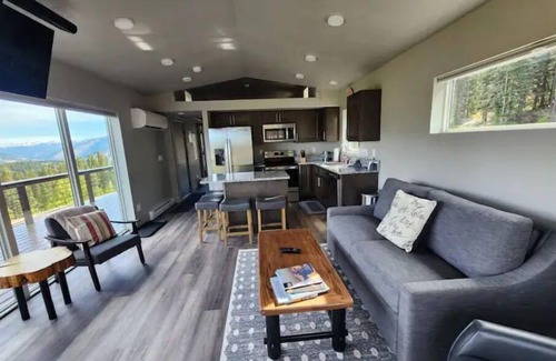 Gallatin Gateway Cabin | Wooly Bear Cabin, Mountain Haven in Big Sky