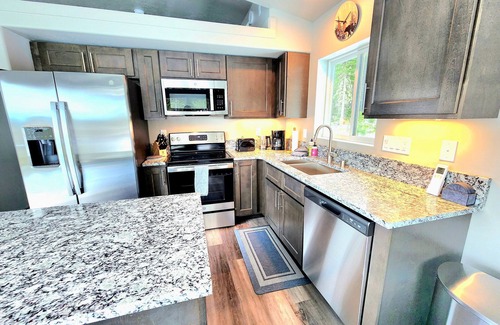 Gallatin Gateway Cabin | Wooly Bear Cabin, Mountain Haven in Big Sky