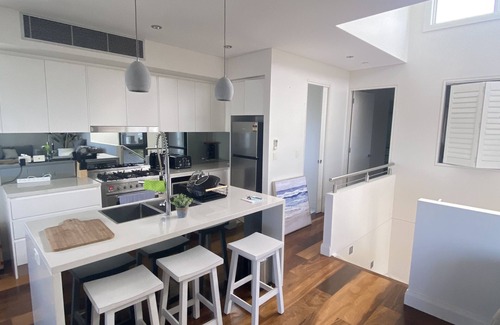Woonona House | Woonona Beach House a few steps from patrolled beach, parks and cafes