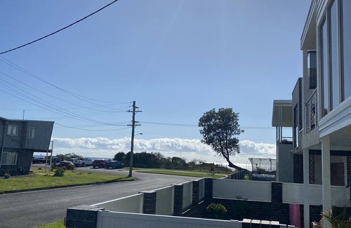 Woonona House | Woonona Beach House a few steps from patrolled beach, parks and cafes