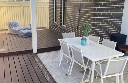 Woonona House | Woonona Beach House a few steps from patrolled beach, parks and cafes