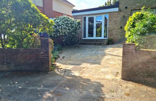 Bournemouth Apartment | Wordsworth - Peaceful Place