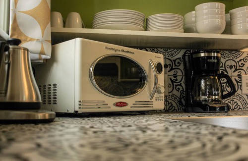 Tillamook House | Work away ready, dog friendly. Downtown Tillamook - Modern Vintage