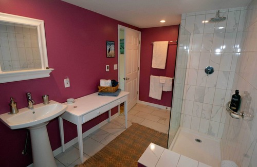 Oak Harbor Apartment | Work or play: Ocean & mountain views Quiet on 6ac Near town Fast WiFi streaming