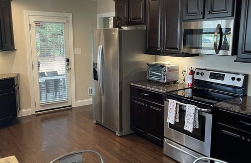 North Hills House | Work & Play In North Hills | Shop, Dine & Enjoy