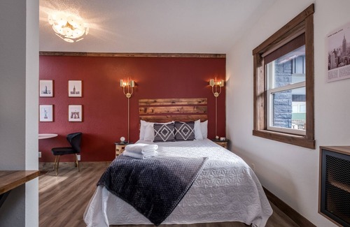 Prescott Hotel | Work & Stay | Free Parking | Simple Comfort