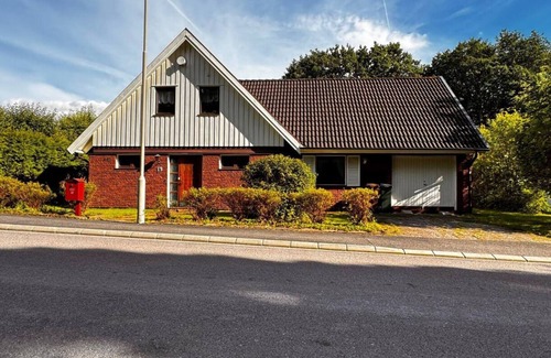 Torslanda Apartment | Workers home - 1 Bath - Volvo - 5 Beds - All-inclusive