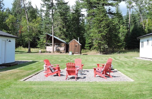 Kalispell House | Working Llama Farm Experience Located Just 30 Minutes From Glacier National Park