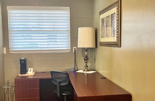 Modesto House | Working Travelers Welcome! Close to 99 & 3 Hospitals!