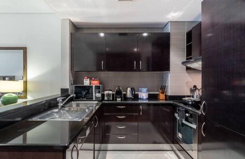 Palm Jumeirah Apartment | World Class | 1BR | Modern in Royal Amwaj