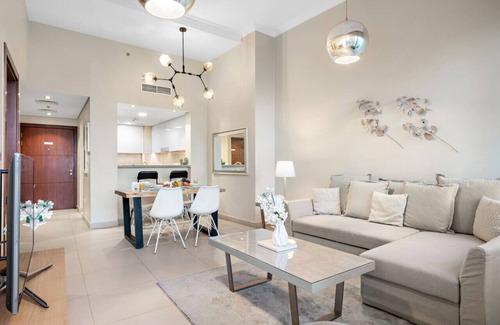 Downtown Dubai Apartment | WORLD CLASS | 1BR | Burj Khalifa & Fountain Views