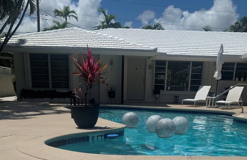 East Fort Lauderdale Apartment | Wow! Beautiful studio (walk to the beach)(2325-5)